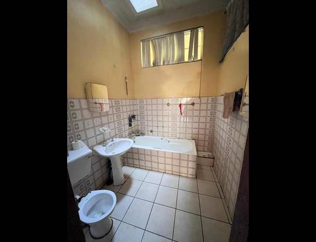 6 BEDROOM HOUSE FOR SALE IN MALVERN